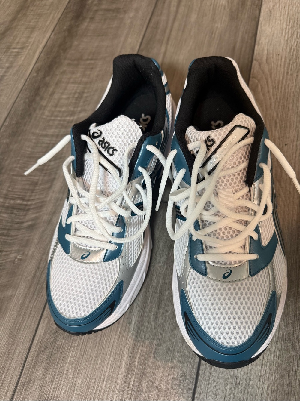 Asics White and Teal Men's Athletic Shoes - Picture 7 of 9